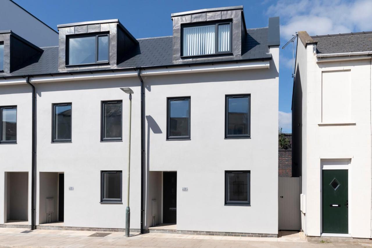 Modern Four Bedroom Four Bathroom Home Τσέλτενχαμ Εξωτερικό φωτογραφία