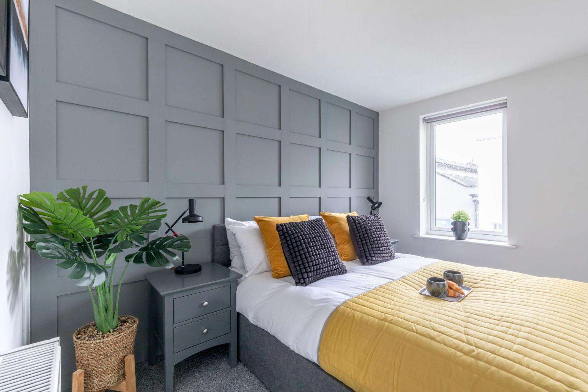Modern Four Bedroom Four Bathroom Home Τσέλτενχαμ Εξωτερικό φωτογραφία