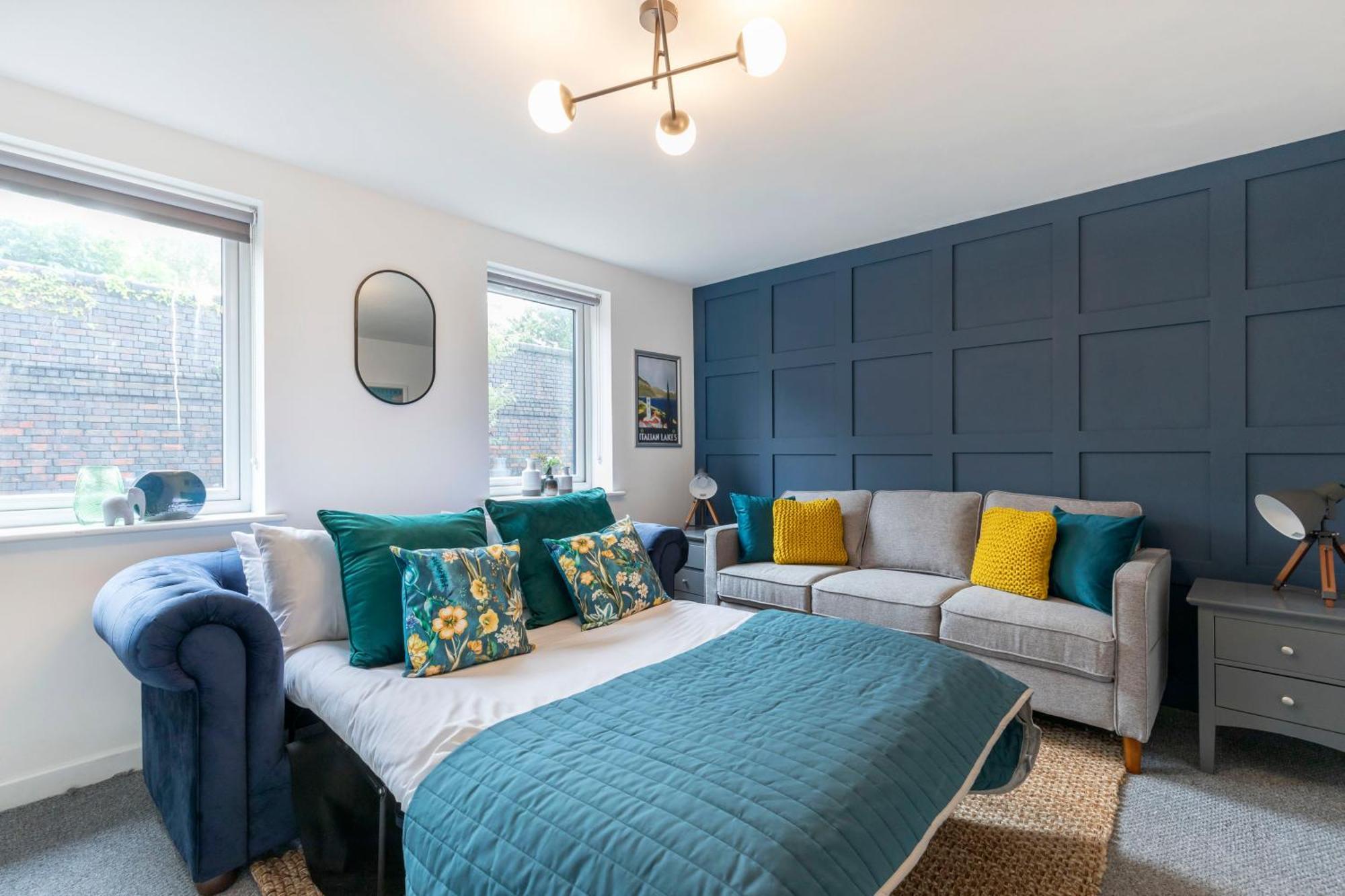Modern Four Bedroom Four Bathroom Home Τσέλτενχαμ Εξωτερικό φωτογραφία