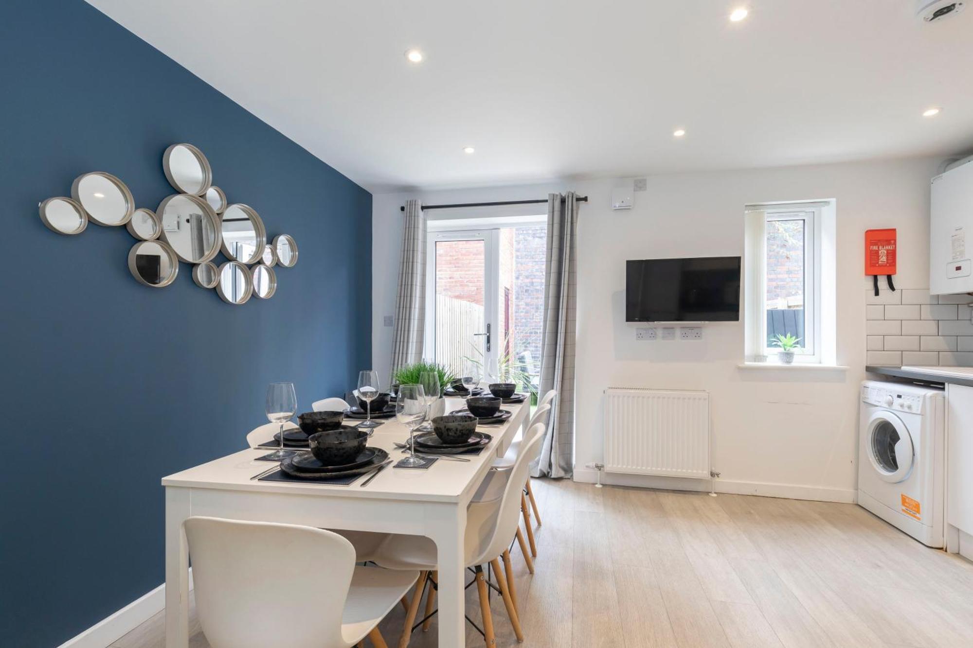 Modern Four Bedroom Four Bathroom Home Τσέλτενχαμ Εξωτερικό φωτογραφία